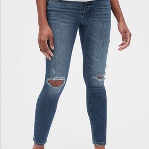 Maternity Gap full panel distressed denim size 27-4 Long
